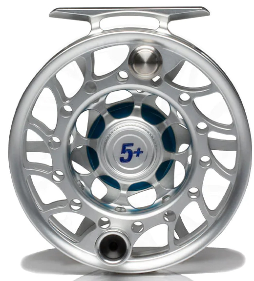 P-23103_Hatch_Iconic_Fliegenrolle_5Plus_Clear-Blue_ 5Plus