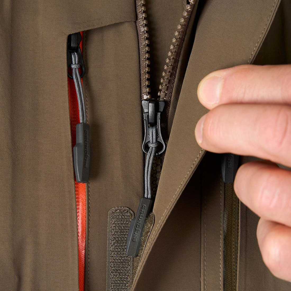 P-27574_Grundens_Vector_Watjacke_otter_Lifestyle_14-1