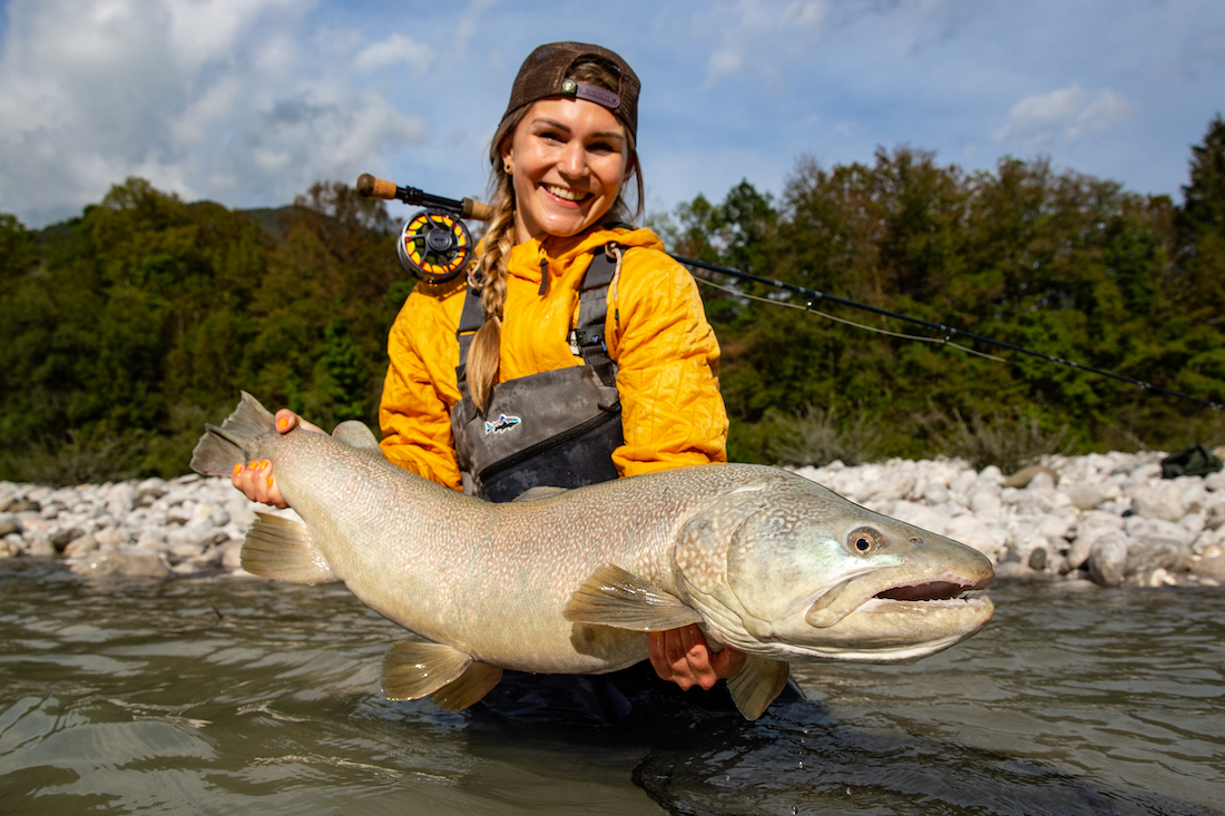 P-23101_Hatch_Iconic_Gray-Black_5Plus