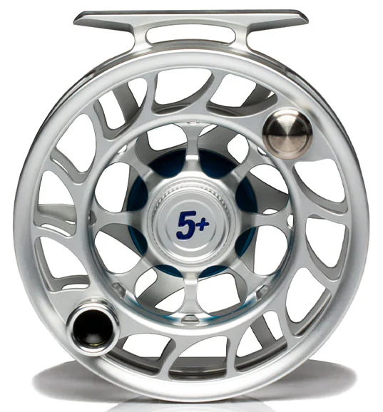 P-23099_Hatch_Iconic_Fliegenrolle_LargeArbor_Clear-Blue_3 5Plus