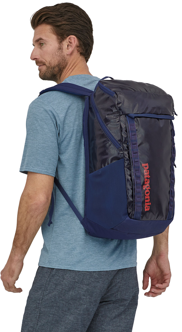 P-22910_Patagonia_Black_Hole_Pack_32L_CNY_-3 Example CNY