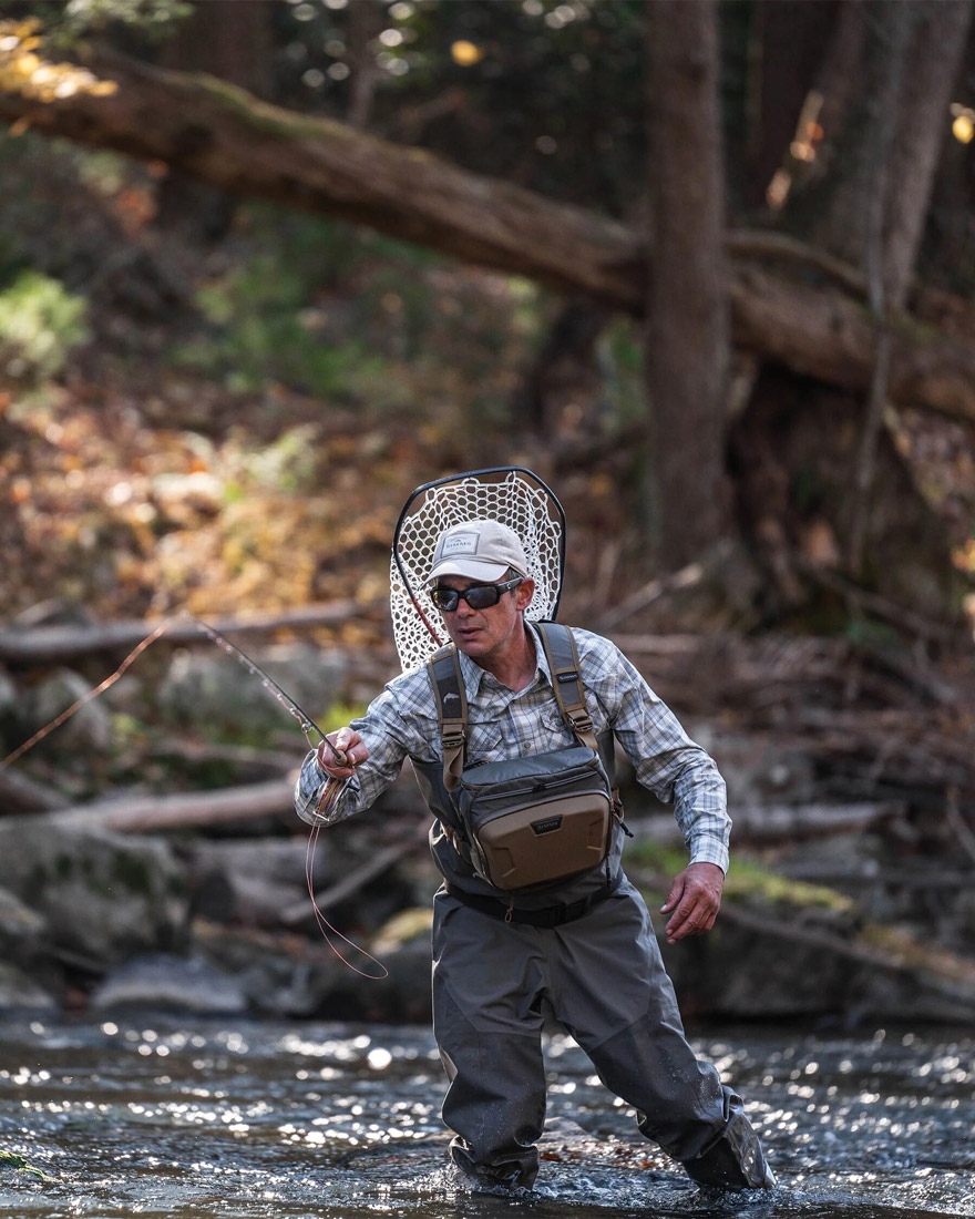 Simms_Headwaters_Chest_Pack_Lifestyle_2