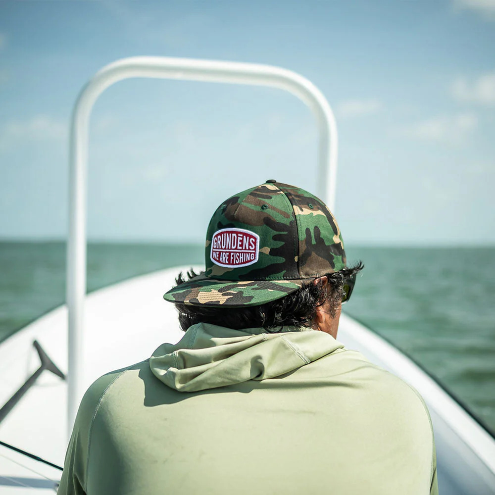 P-27606_Grundens_We_Are_Fishing_Camo_Trucker_Cap_Kappe_Camo_Lifestyle_3
