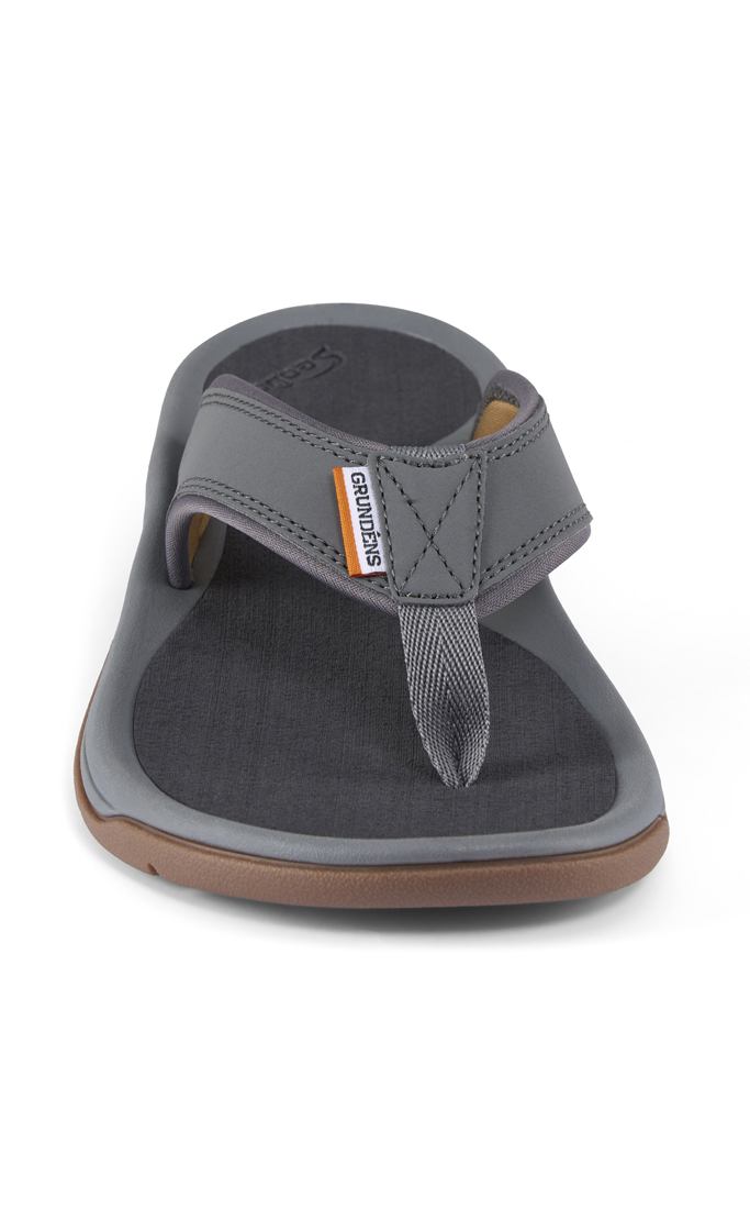 P-27645_Grundens_Deck-Boss_Sandale_smoke_3