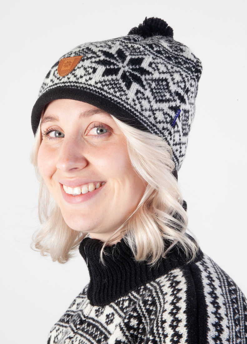 P-28038_Bratens_-00-_Norway_Snostjerne_Mutze_Black_White_2