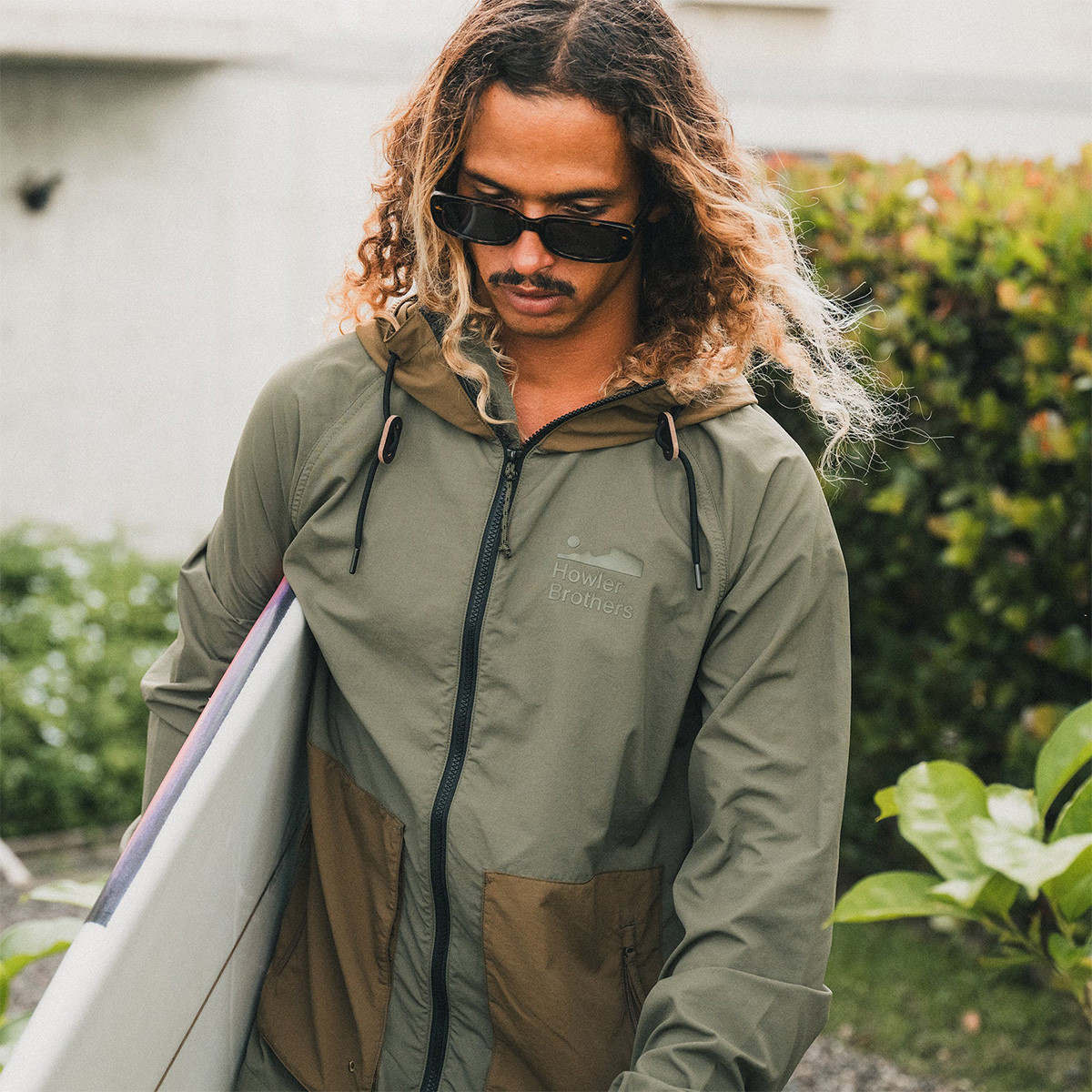 Howler_Brothers_Water-Resistant_Seabreacher_Packable_Jacket_oregano_teak_7