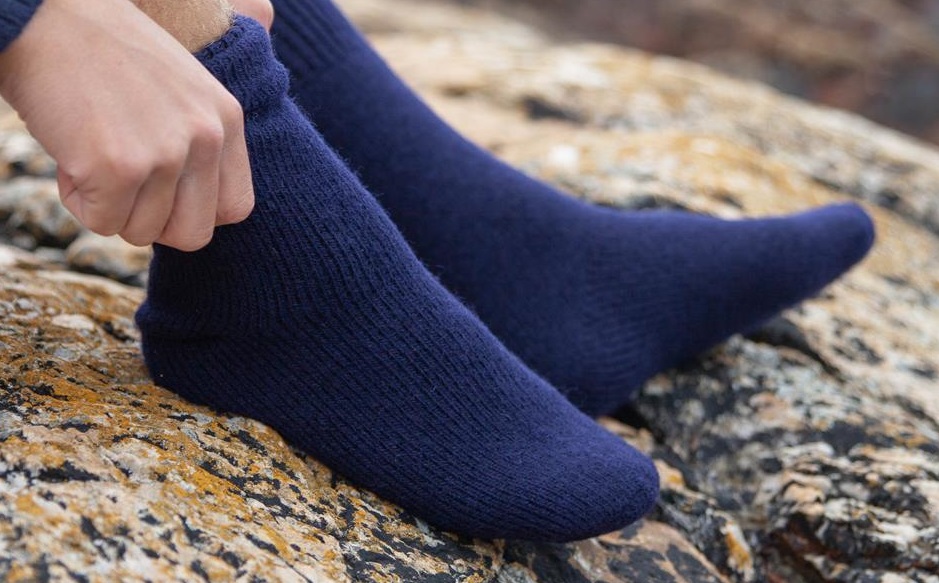 P-28033_Bratens_100-_Norway_Socken_Extra_Warm_NAvy_2