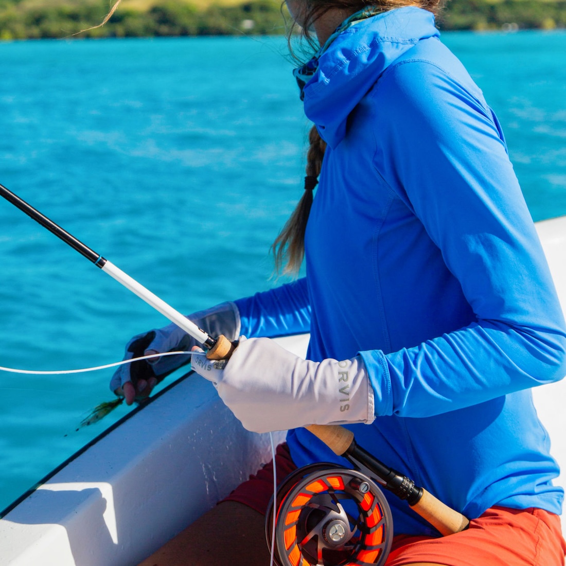 P-27327_Orvis_Sungloves_UPF_50-_Sonnenschutz_Handschuh_light_grey_lifestyle