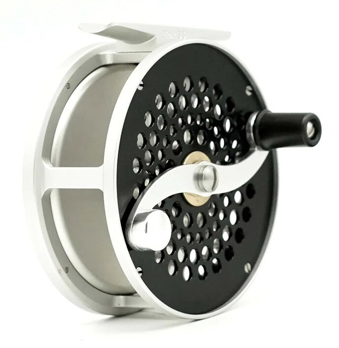 Iwana_Trout_Fliegenrolle_black_silver_3