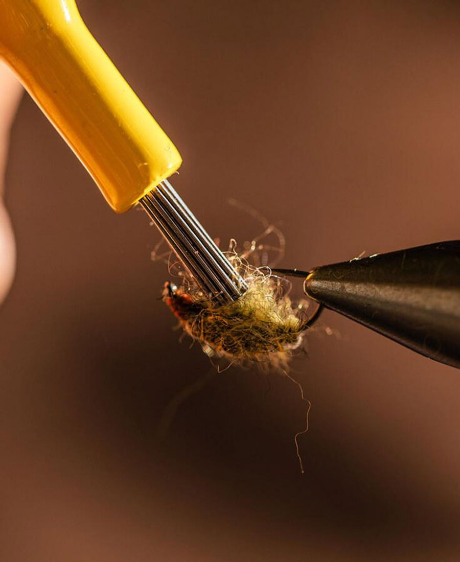 Loon_Ergo_Dubbing_Pick_black_2 Application example (different colour)