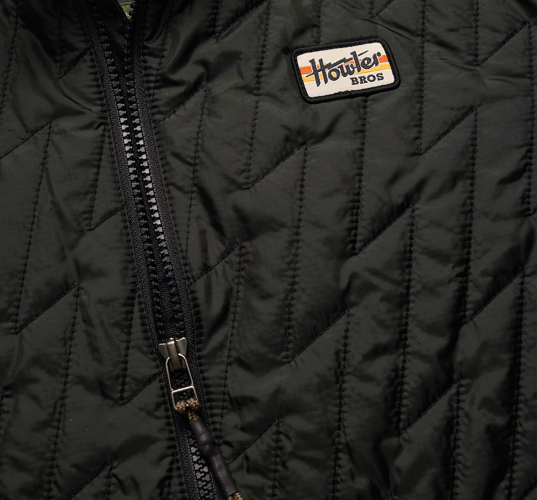 media/image/P-26023_Howler_Brothers_Voltage_Quilted_Ultra_Light_PrimaLoft_Jacket_Black_4.jpg
