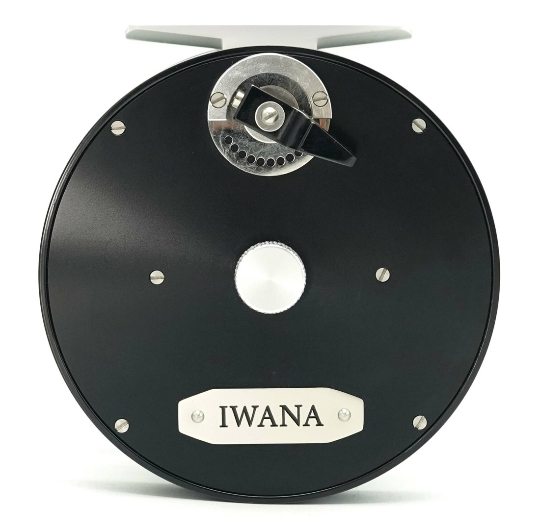 Iwana_Fliegenrolle_Retro_12_Multiplier_Salmon_black_1