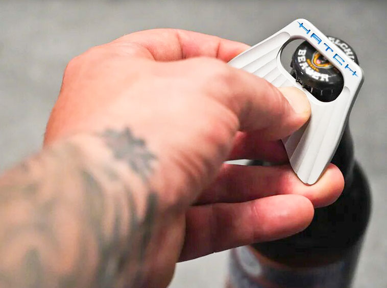 HatchOutdoors_FishtailBottleOpener_Clear_lifestyle_neu Beispiel Farbe Clear