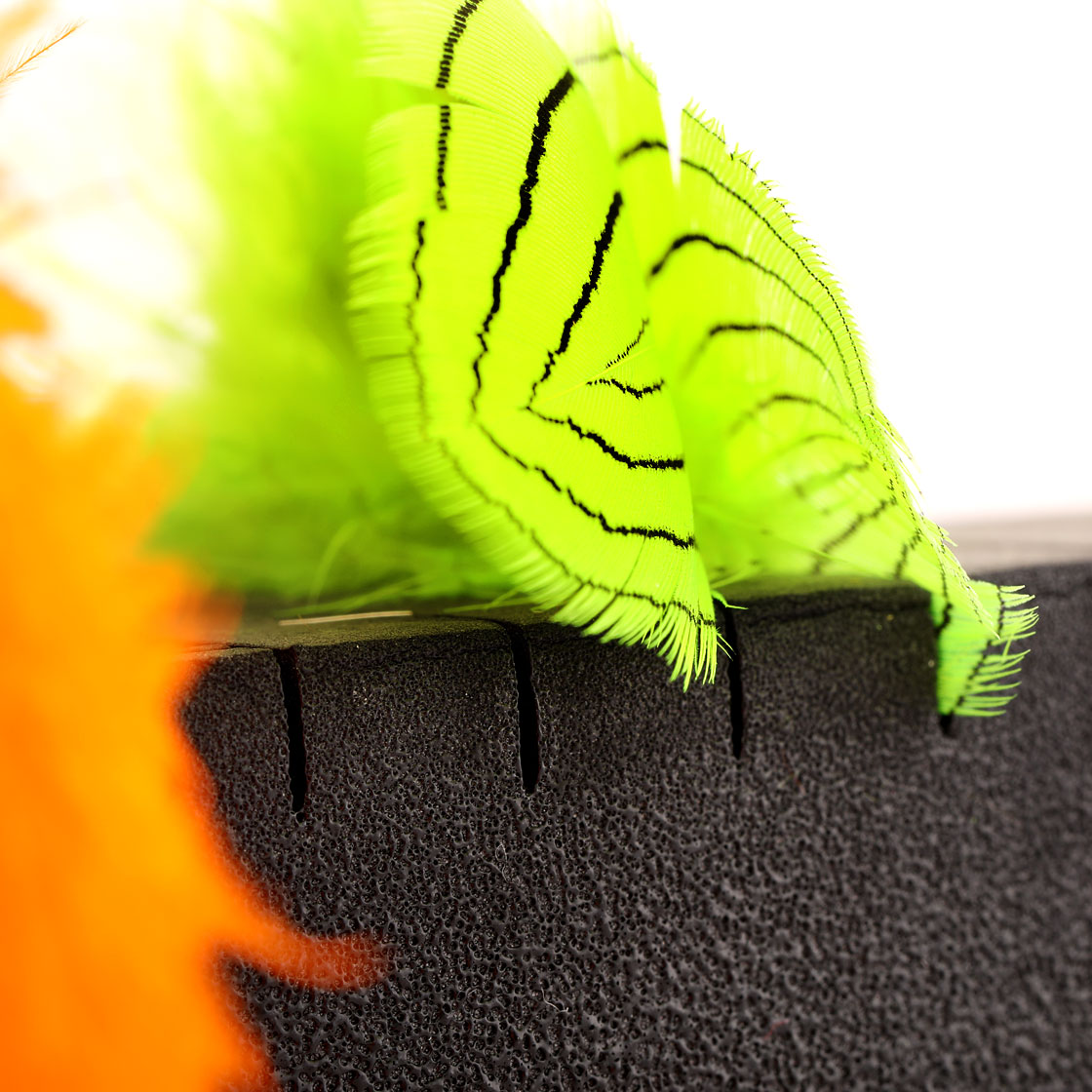 P-18124_hareline_feather-prepper_detail_5