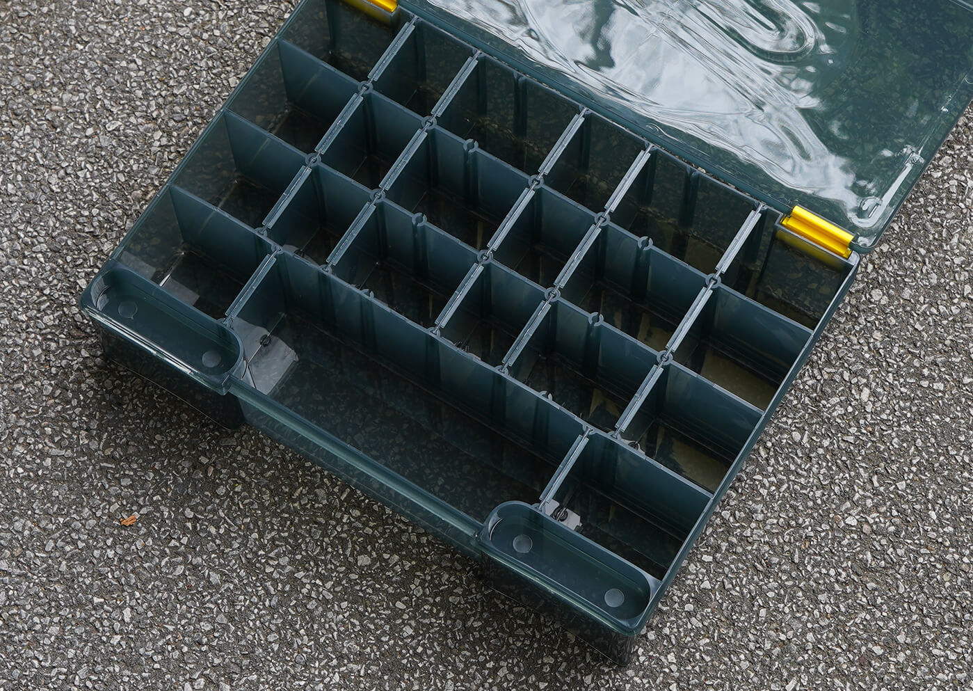 Spro_TBX_80L_dark_Box_4 Beispiel (Farbe kann abweichen)