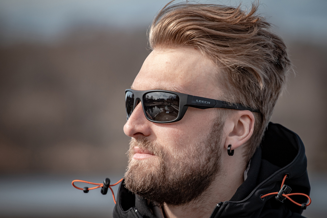 Leech_Moonstone_Black_Polbrille_Grey_Example