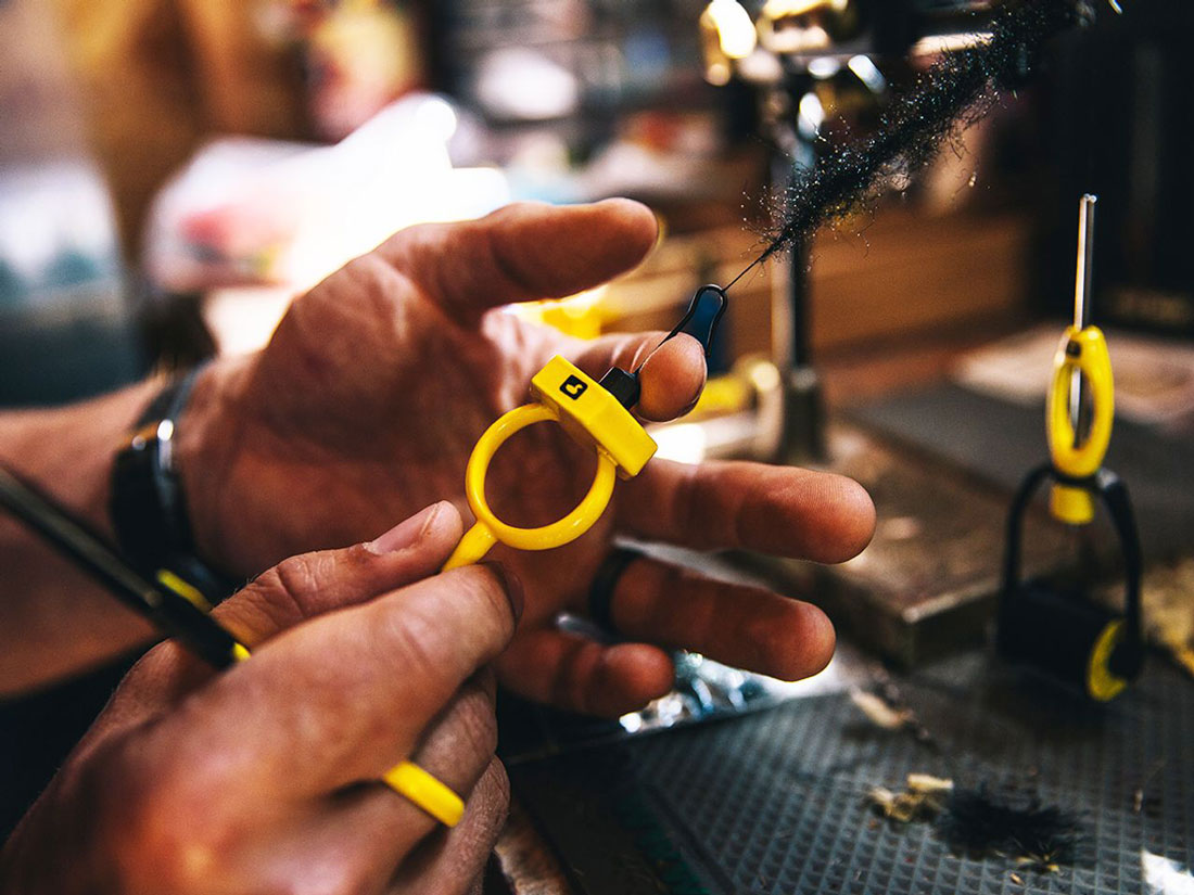 Loon_Gator_Grip_Dubbing_Spinner_Dubbingtwister_black_2 Anwendungsbeispiel (andere Farbe)