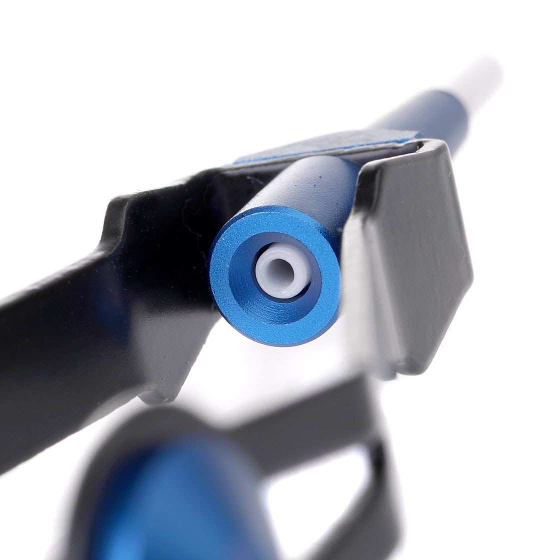 P-20882_smhaen_classic_bobbin_midge_detail