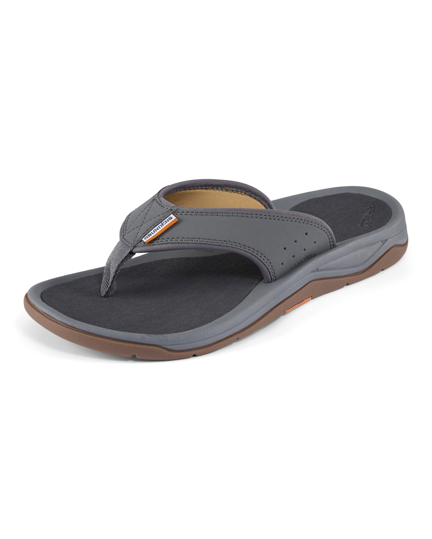 P-27645_Grundens_Deck-Boss_Sandale_smoke_2