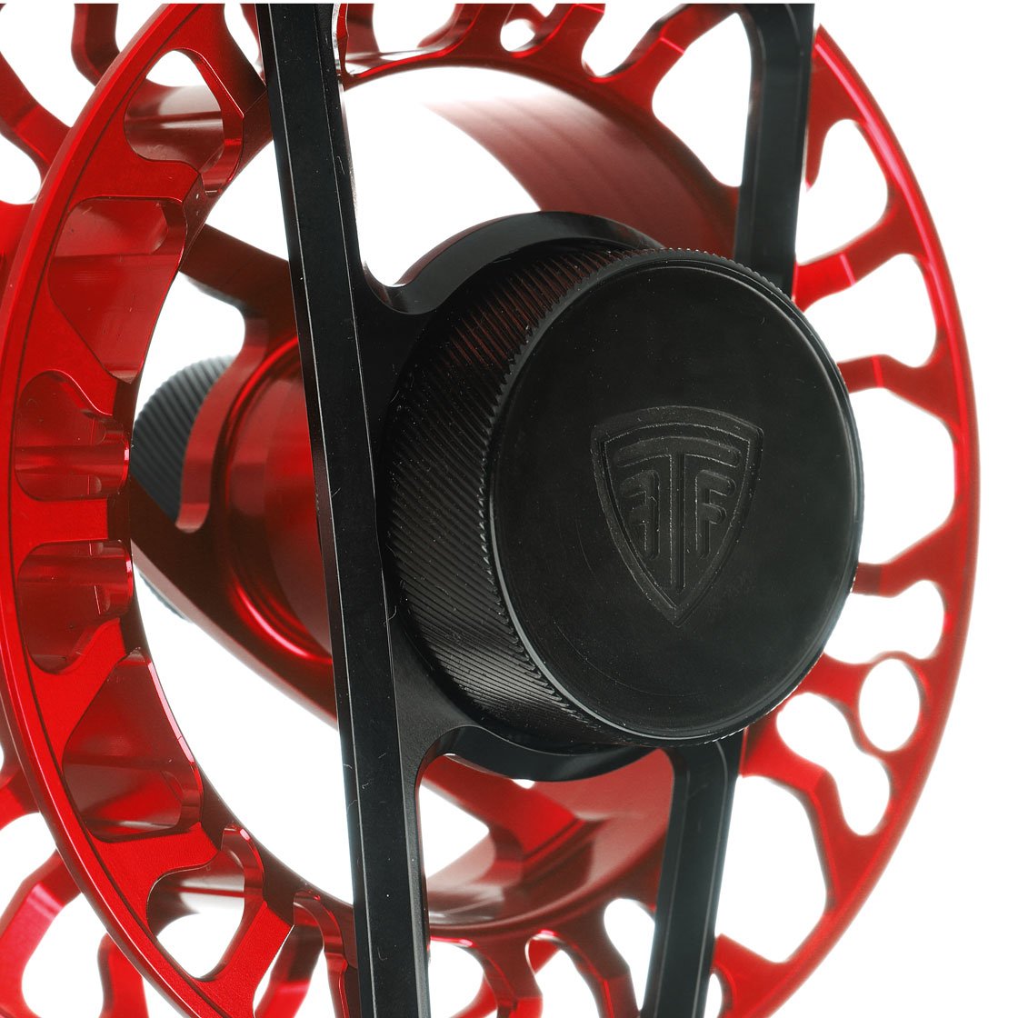 P-21690_taylor_element_fliegenrolle_red_detail