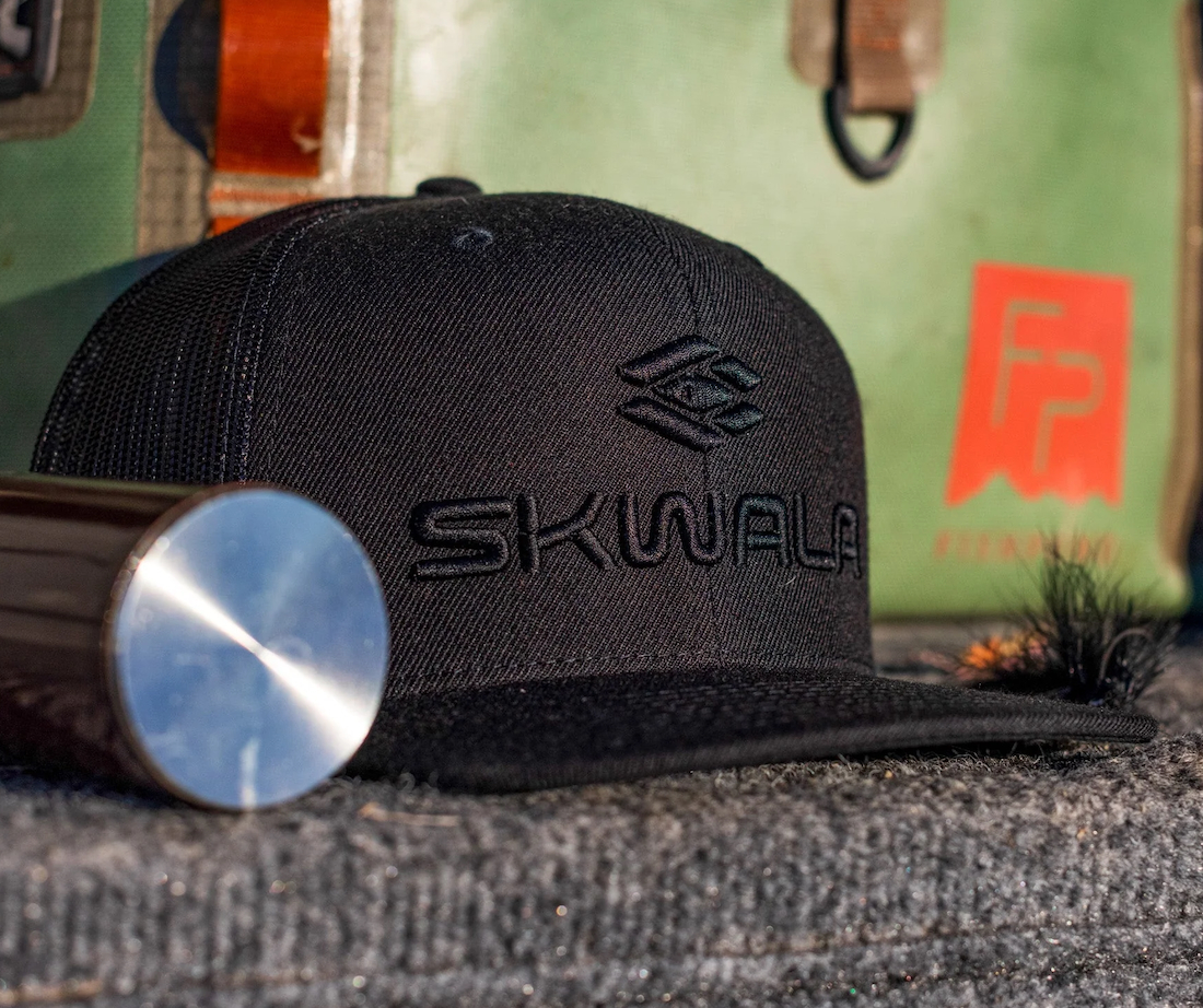 SKWALA Raised Flat Bill Kappe Black