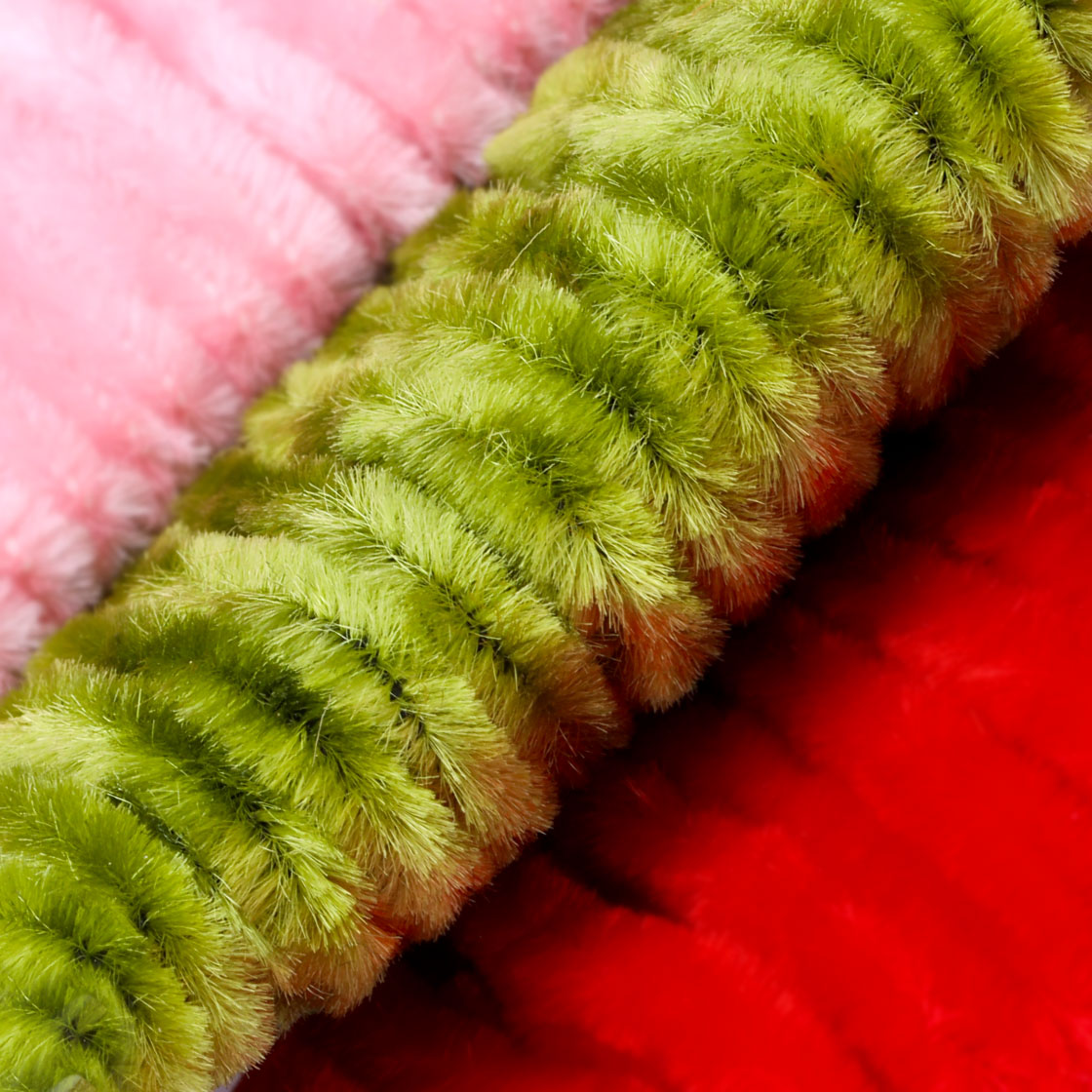 P-05022_Fly-Scene-American-Chenille_detail