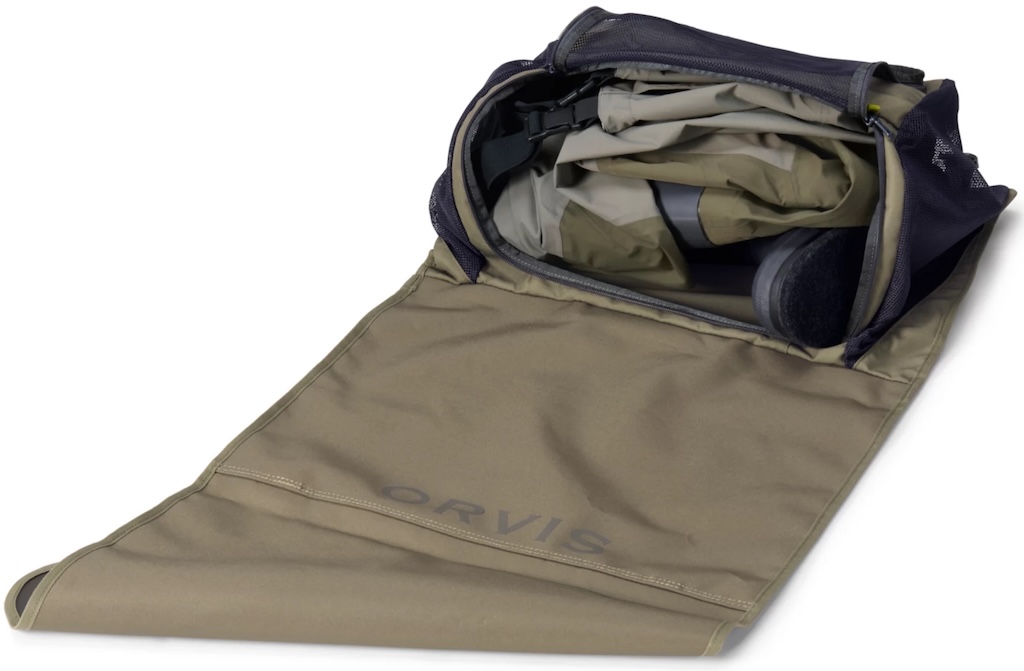 P-27334_Orvis_Wader_Mud_Room_Schutzunterlage_Wathose_an-_und_ausziehen_dusty_olive_2