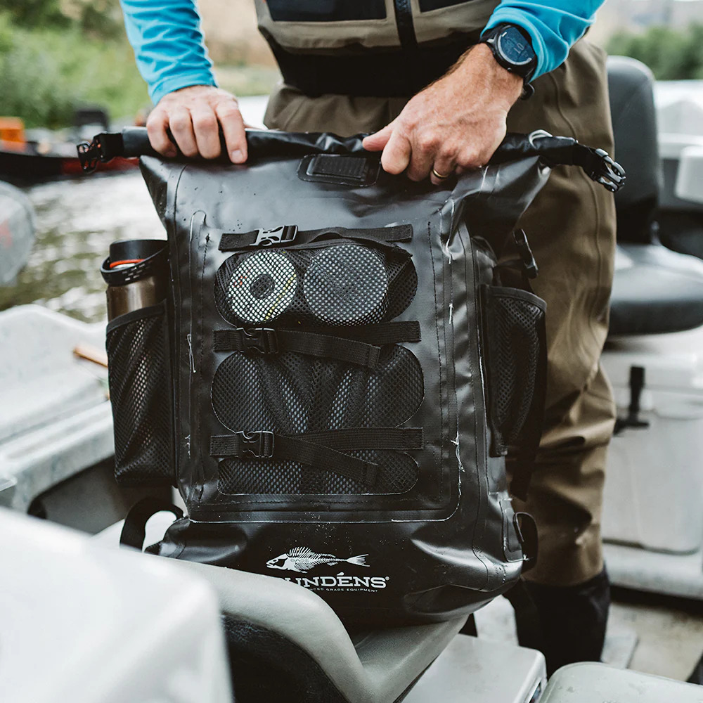 P-27659_Grundens_Rumrunner_30L_Backpack_Rucksack_black_Lifestyle_7