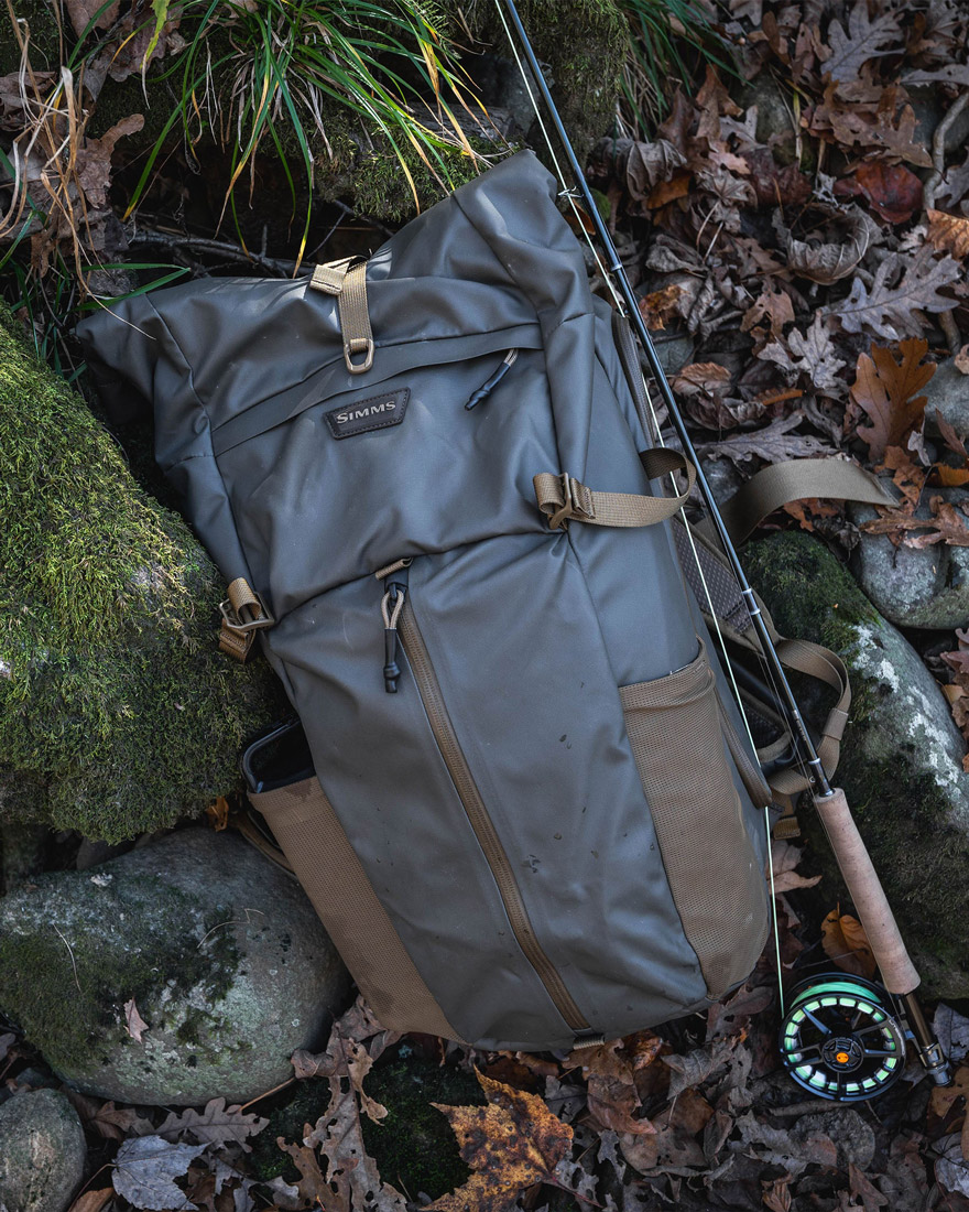 Simms_Headwaters_Backpack_Lifestyle_2