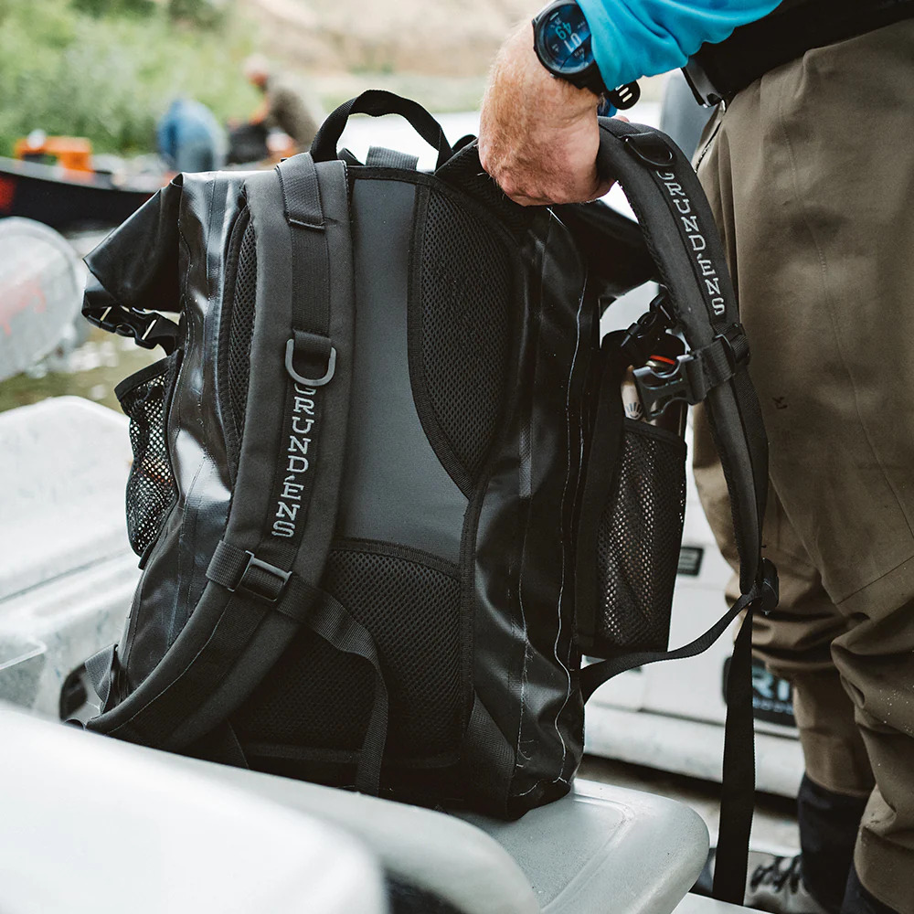 P-27659_Grundens_Rumrunner_30L_Backpack_Rucksack_black_Lifestyle_6