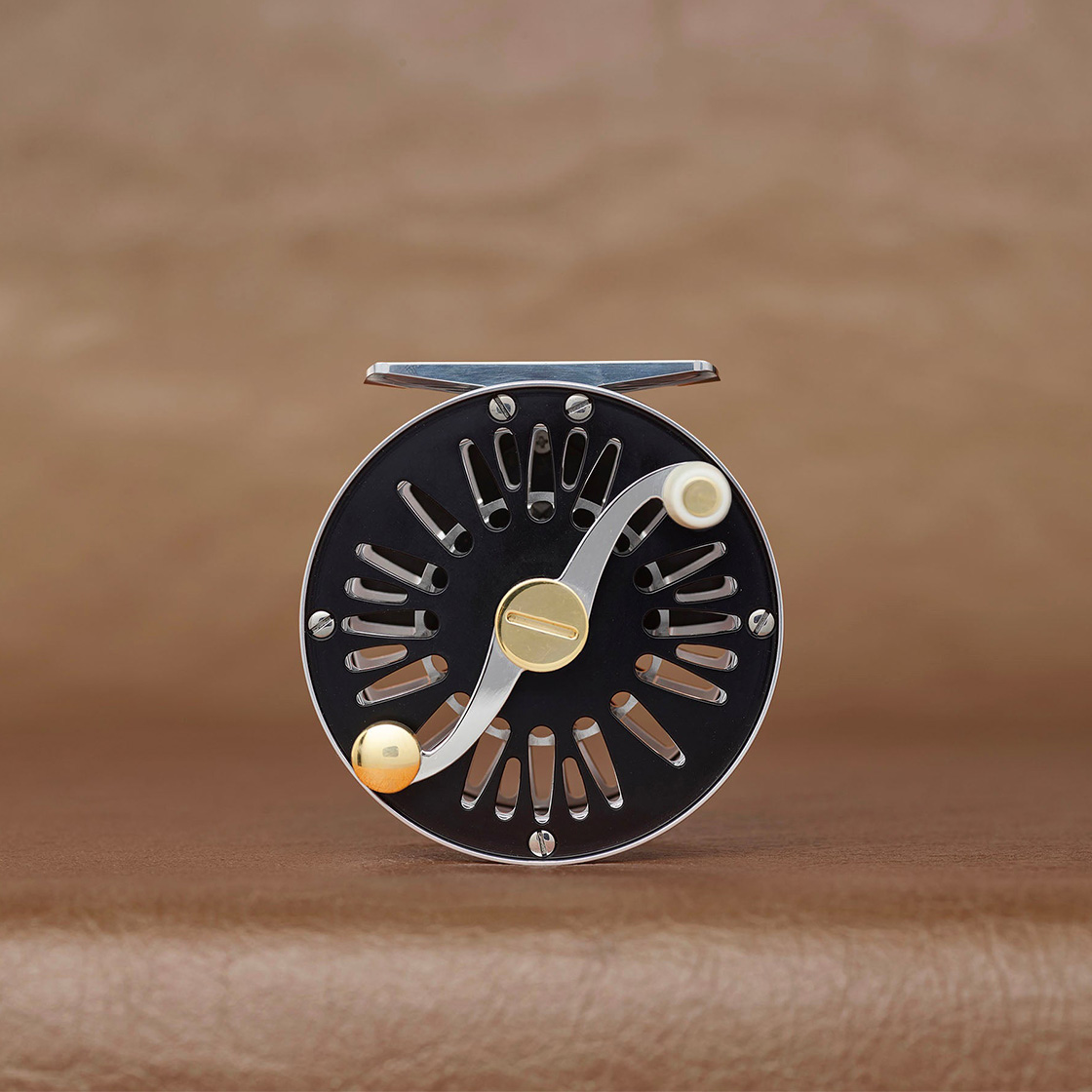 P-28457_Frodin_Salar_Daisy_Reel_Fliegenrolle_black_one ONE # 6 - # 8