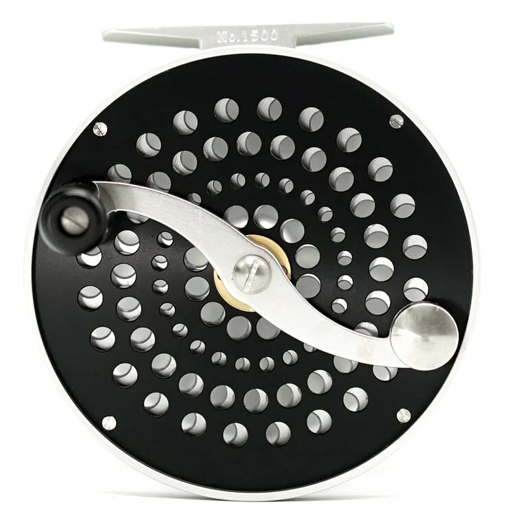 Iwana_Salmon_Fly_Reel_black_silver_3