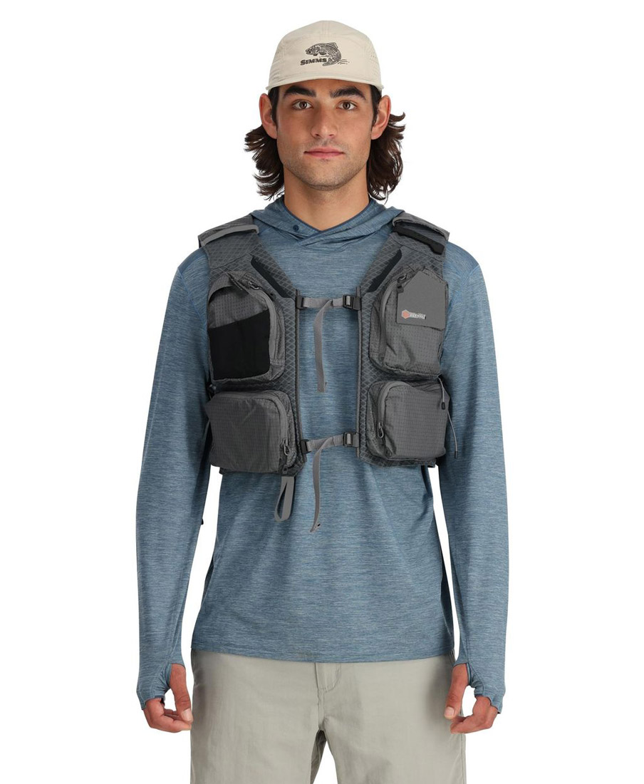 Simms_Flyweight_Vest_smoke_3